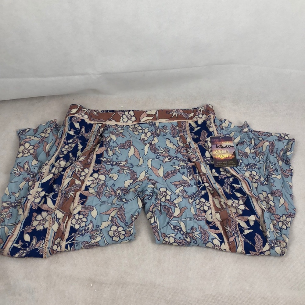 😊 NWT Women’s bebop Capri light pants Sz Medium